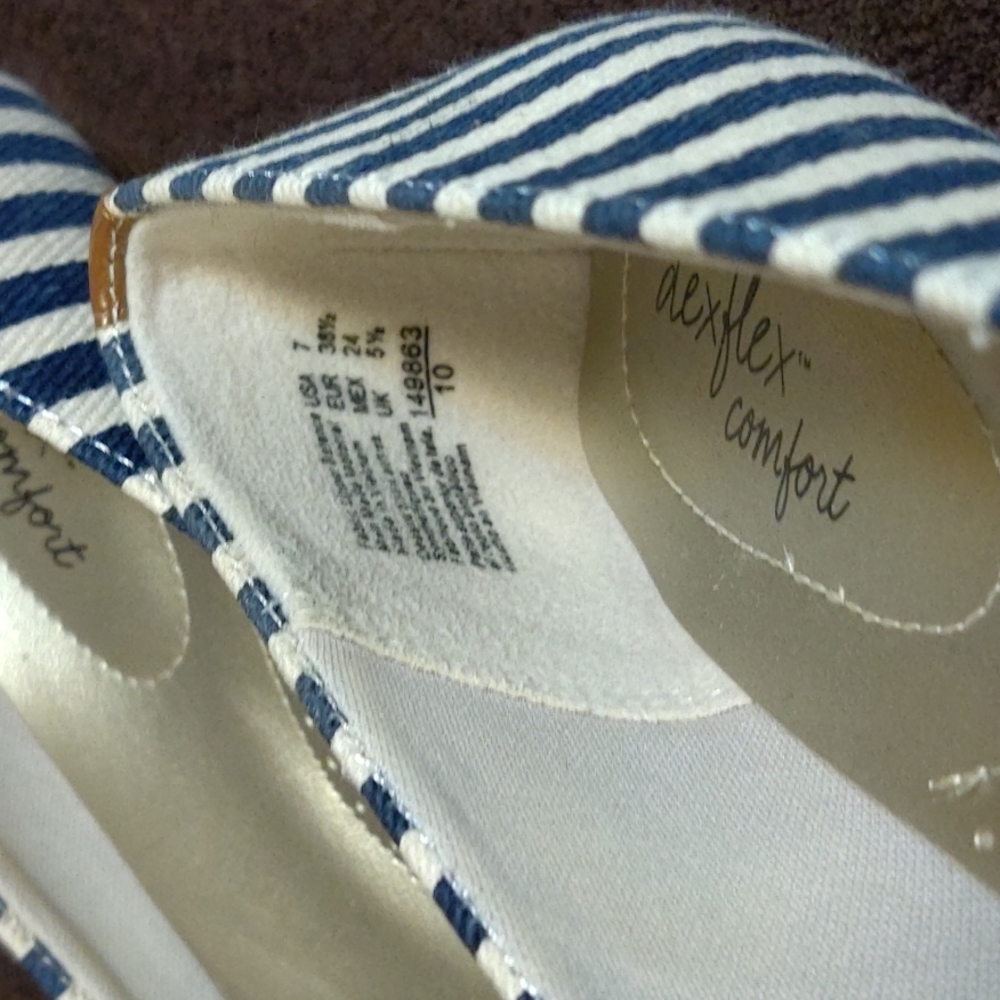 Deluxe Comfort by Payless Blue Striped Buckle Wedge Heals - Picture 4 of 4